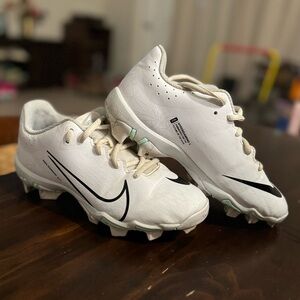 Nike Girls’ (size 4Y) Hyperdiamond 4 Softball Cleats